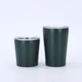 Detailansicht der 8oz und 12oz matt dunkelgrünen Edelstahl-Isolierbecher für den Alltag - Dunkelgrün
