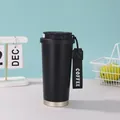 Tragbarer isolierter Kaffeebecher aus 316er Edelstahl in Schwarz mit praktischer Schlaufe - 500ml / Schwarz