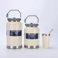 Große vakuumisolierte Edelstahlflaschen mit einem passendem Strohhalmbecher im Set - Große Flasche 1500ml / Gebrochenes Weiß