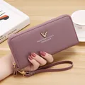 Elegante paarse lange portemonnee met litchi textuur en een gouden hertenkop logo - Lange Clutch met Rits (PG401) / Paars