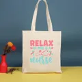 Bolso de lona crema duradero con estampado gráfico 'Relax My Mom Is A Nurse' rosa y azul - 35*39cm / Enfermera-16 (ai-Blanco crema/Estampado RELAX MY MOM IS A nurse)