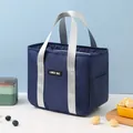 Isolierte marineblaue Lunchtasche mit silbernen Griffen, groß für Büro oder Picknick - Marineblau