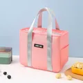 Große isolierte rosa Lunchtasche mit grauen Griffen für Schüler oder Büroangestellte - Rosa