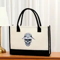 Bolso tote de lona de gran capacidad con estampado de calavera y asas negras en contraste - 43*13.5*30.5cm / Estilo de Calavera Cool con Sombrero (骷髅7)