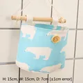 Leuke blauwe ijsbeerprint wandhangende opbergtas met houten stokje, 15x15x7cm. - Hangende tas type / 15x15x7cm / Blauwe Ijsbeer Hangzak