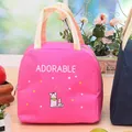 Tragbare rosa isolierte Kühltasche mit süßem Katzenprint für Arbeit und Schule - Cartoon-Tier-Stil / Fuchsia