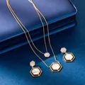 Élégant ensemble de bijoux hexagonaux en acier titane avec incrustation de nacre - Parure Collier et Boucles d'oreilles Hexagone (TL923022) / Or Champagne