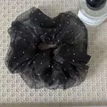 Elegante zwarte oversized scrunchie met glinsterende strassteentjes voor haar. - Mesh Sterren Scrunchie / Zwart