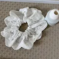 Elegante witte kanten scrunchie met verfijnde imitatieparels en strassteentjes - Kanten Parel Scrunchie (2#) / Broken Wit