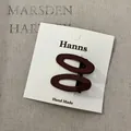 Eleganter weinroter ovaler Haarclip auf weißer Markenkarte für das tägliche Haarstyling - Hohle Ovale Haarnadel (36#) / Ein Paar / Dunkelrot