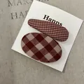 Süßes Set aus zwei roten bestickten Stoff-Haarspangen mit Karo- und Hahnentrittmuster - Karierte Ovale Bestickte Haarnadel (26#) / Ein Paar / Dunkelrot
