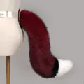 Wijnrode wolfstaart van imitatiebont voor cosplay met witte punt en doorzichtige riem - Wolfsstaart Kleur / Geverfd Wijnrood