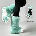 Bottes de pattes de fursuit en peluche vert menthe et blanc pour cosplay et événements furry - Menthe Blanche Earl