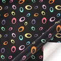 Papel de regalo negro con coloridos patrones ovales para cumpleaños y todo tipo de regalos - Estilo de Círculos de Neón (RC22022) / 50x70cm