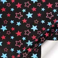 Papel de regalo negro con patrones de estrellas rojas y azules para cumpleaños y san valentín - Estilo de Estrellas de Neón (RC22023) / 50x70cm