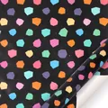 Papel de regalo negro con coloridos patrones de polígonos para empaques de regalo - Irregular Polygon Style (RC22028)
