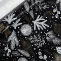 Elegante carta regalo di Natale nera con motivi in schiuma bianca e dorata in rilievo - Motivo Pigna Nero / 43 cm di Larghezza X 3 m di Lunghezza