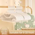 Nordic witte verdikte antislip kledinghangers voor kinderen voor leeftijden 0-10 jaar - Stapelbaar/Antislip/Verdikt / Set van 20 Stuks / Broken Wit