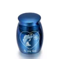Kleine blaue Urne aus Titanstahl für die Asche von Papa mit einem Angelmotiv-Herz - Nur Anhänger (Ohne Kette) / Blau