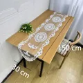 Eleganter weißer bestickter Tischläufer aus Spitze 30x150cm auf hellem Holztisch - 31*150CM Tischläufer (Weiß Bunte Blume)