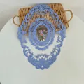 Detailopname van een blauwe ovale geborduurde kanten placemat met bloemenpatroon - 31*42cm / Meerblauw
