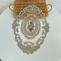 Detail van vintage geborduurde kanten placemat met rozenpatroon voor tafeldecoratie - 31*42cm / Grijs Camel