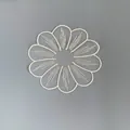 Sierlijke witte geborduurde mesh onderzetter met bloemmotief voor koffiekop of vaas - Paraplu Bloem Stijl / 16cm / Beige