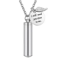 Zilveren cilinder urn ketting met gegraveerde bedel 'I still need you' en vleugel - 11*48mm / Zilver