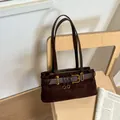 Vintage Maillard braune Wildleder Baguette Schultertasche mit goldener Schnalle Detail - Einzelbag-Stil / Kaffeebraun