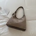 Elegante braune Umhängetasche aus Wildlederimitat mit dunkelbraunem Lederbesatz - Einzelne Tasche / Khaki