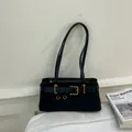 Schwarze Retro-Unterarmtasche aus Wildleder mit eleganter goldener Schnalle - Einzelbag-Stil / Schwarz