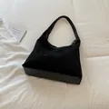 Minimalistische schwarze Wildleder-Unterarmtasche im modischen koreanischen Retro-Stil. - Einzelne Tasche / Schwarz