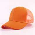 Gorra trucker naranja transpirable con visera curva para deportes y aire libre - Diseño de Seis Paneles / Naranja