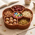 Eleganter brauner geflochtener Snackteller mit Fächern für Nüsse und Süßigkeiten am Teetisch - 6 Gitter Stil