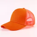 Gorra trucker naranja lisa con rejilla para la impresión de un logo personalizado - Diseño de cinco piezas / Naranja