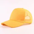 Gorra de béisbol trucker clásica en amarillo brillante con parte posterior de malla y visera curva - Diseño de cinco piezas / Amarillo