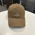 Cappellino da baseball marrone minimalista con ricamo numero 8 per protezione solare estiva - Caffè