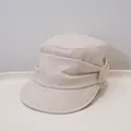 Vista detallada de sombrero ecuestre de lino beige con elegante banda plisada - Adulto 55-58cm / Beige
