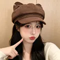 Vue détaillée d'un joli béret marron avec des oreilles de chat de style japonais - Adulte 55-58cm / Café Mat