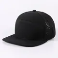 Einfarbige schwarze Hip-Hop-Baseballkappe mit flachem Schirm und atmungsaktivem Netzdesign - Verstellbar / Schwarz