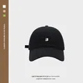 Minimalistische schwarze Baseballkappe mit gesticktem Buchstaben für Damenmode - Softtop Gstickter Buchstabenstil / Schwarz