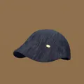 Béret rétro en denim bleu marine avec détail métallique doré élégant pour le look d'automne - Noir