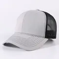 Elegante cappellino trucker grigio chiaro e nero con rete traspirante per l'uso quotidiano - Regolabile / Grigio chiaro