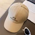 Beige Baseballcap mit 'HELLO DAYOFF' Stickerei und Panda-Detail für einen lässigen Look. - Regulär (56cm-59cm) / Khaki