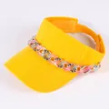 Visera amarilla con cadena irisada y detalles de diamantes de imitación SKU vista - Ajustable / Amarillo