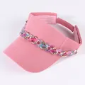 Elegante visera rosa con una cadena decorativa de pedrería con degradado de colores - Ajustable / Rosa
