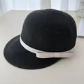 Elegante cappello da sole equestre in paglia nera con dettaglio fiocco bianco a contrasto - Nero