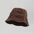 Vintage καφέ κοτλέ πλισέ καπέλο bucket για γυναίκες με μίνιμαλ ρετρό στυλ εμφάνιση - Καφέ