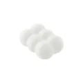 Minimalistische weiße pillenbox in wolkenform mit luftblasendesign für die tägliche medizin - Weiß