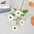 Künstliche weiße Gänseblümchen mit langem grünem Stiel für Hochzeit und Heimdekoration - 4-Kopf Sonnenblume / Weiß